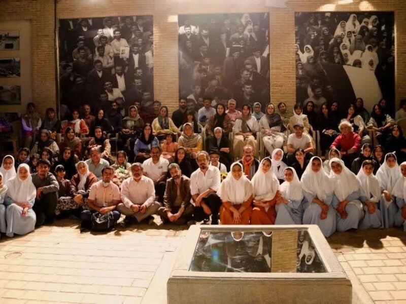 نمایش « باغ زرشک»؛داستانهای ریسباف و کارگرانش