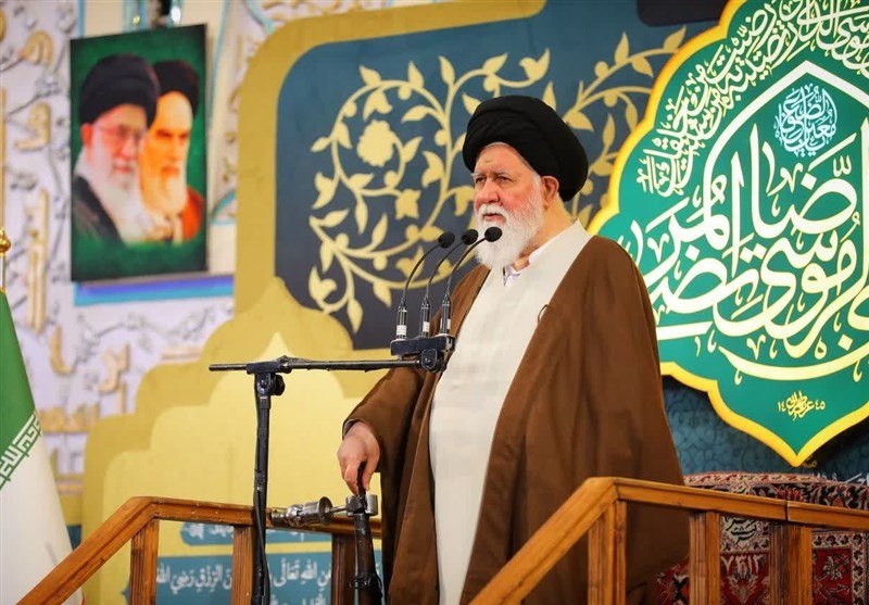 تذکر امام جمعه مشهد به سخنگوی دولت / مراقب سخنان خود باشید