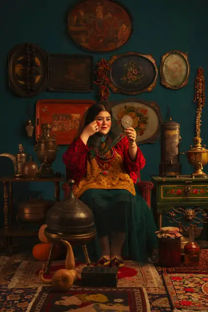 هویت به روایت عکسهایی که وصلهپینه شدند 2 هویت به روایت عکسهایی که وصلهپینه شدند