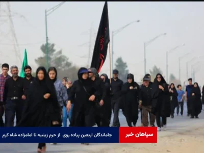 جاماندگان اربعین در حال پیاده روی  از حرم زینبیه تا امامزاده شاه کرم