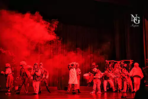 «پروفسور و نوچ»؛ نگهبانان خیال و زمین 1 «پروفسور و نوچ»؛ نگهبانان خیال و زمین