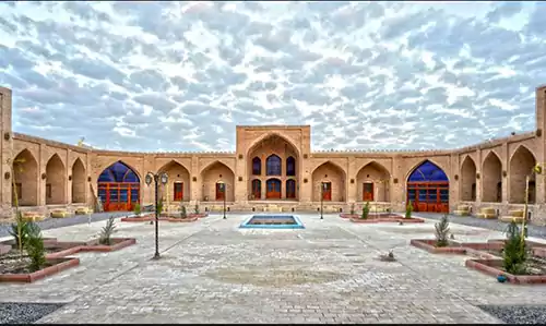 شاهکاری معمارانه و هماهنگ با اقلیم کویر 1 شاهکاری معمارانه و هماهنگ با اقلیم کویر