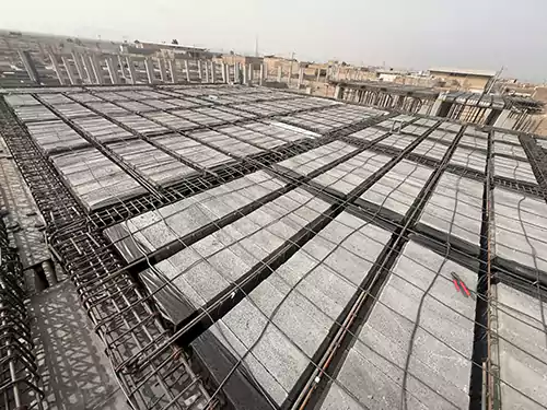 آماده شدن سه سقف از پروژه ۵۰ واحد مسکونی روستای موغار جهت بتن ریزی