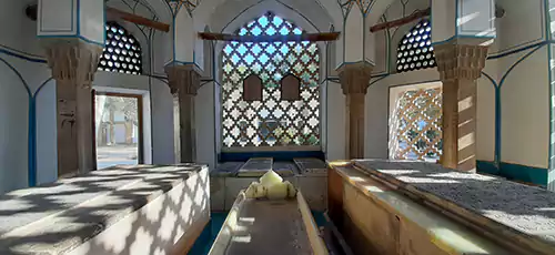 تکیه مادر شاهزاده تخت فولاد اصفهان، مربعی ۵۰ در ۵۰ متر