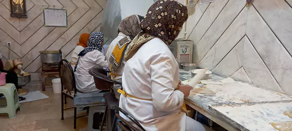 آگِردَک، طعمی از جنس خاطره و خوشی؛ شیرینی خاص نجف آباد 1 شیرینی آگردک در نجف آباد | آگردک نجف آباد