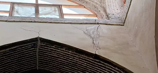 فاضلاب علیه تاریخ 1 نشست مسجد جامع اصفهان بر اثر شکست لوله فاضلاب