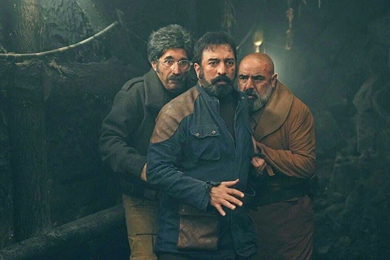 این هفته شاهد ورود فیلم تاکسیدرمی به پرده‌های سینما هستیم، اثری که با وعده خنده و روایتگری در فضای کمدی، تلاش می‌کند تا لبخند را به لبان مخاطبان بازگرداند.