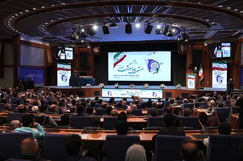 پزشکیان: اظهارنظرهای غیرکارشناسی درباره مذاکرات، دستاوردها را کوچکنمایی میکند 1 روز ملی صنعت و معدن