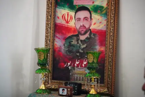 حضور استاندار اصفهان و مشاور وزیر آموزشوپرورش در خانه شهید علیعلیپور همزمان با آغاز سال تحصیلی اصفهان 1 alipor 1