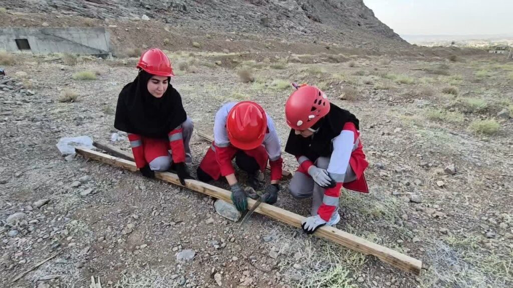 حضور تیمهای واکنش سریع زنان هلالاحمر کشور در اصفهان 1 photo 2026 09 30 08 48 43