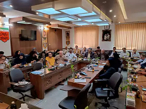 امپراتور ، سیرکی انسانی ، نمایشی جهانی 2 امپراتور ، سیرکی انسانی ، نمایشی جهانی