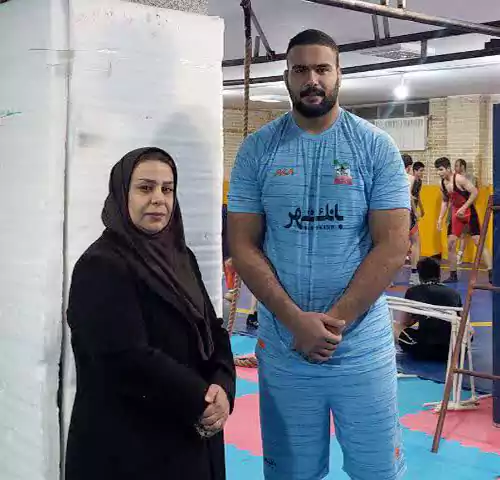 مصطفی طغانی، تلاقی بازوان پولادین و منش پهلوانی 1 مصطفی طغانی، تلاقی بازوان پولادین و منش پهلوانی